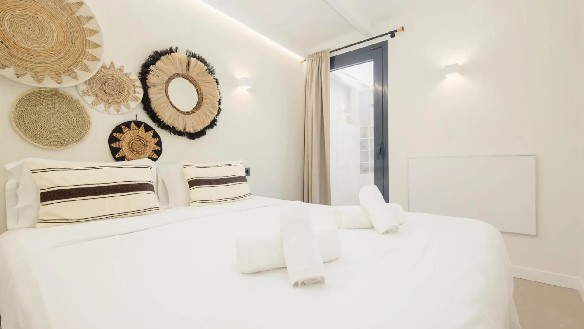 Villa With Minimalist Decor, Pool And Bbq, Two Minutes' Walk From Costabella Beach Marbella