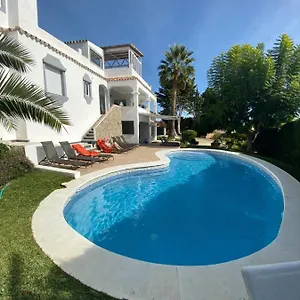 Villa Luxury With Nice Garden, Pool And Jacuzzi By Varenso Holidays