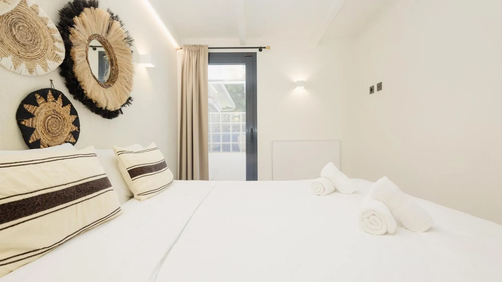 Villa With Minimalist Decor, Pool And Bbq, Two Minutes' Walk From Costabella Beach ماربيا