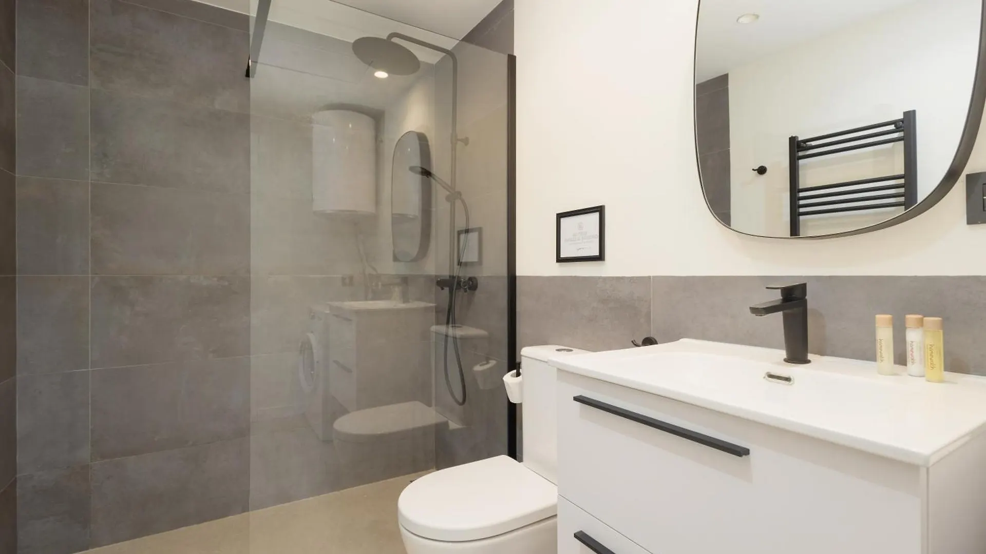 Villa With Minimalist Decor, Pool And Bbq, Two Minutes' Walk From Costabella Beach Marbella