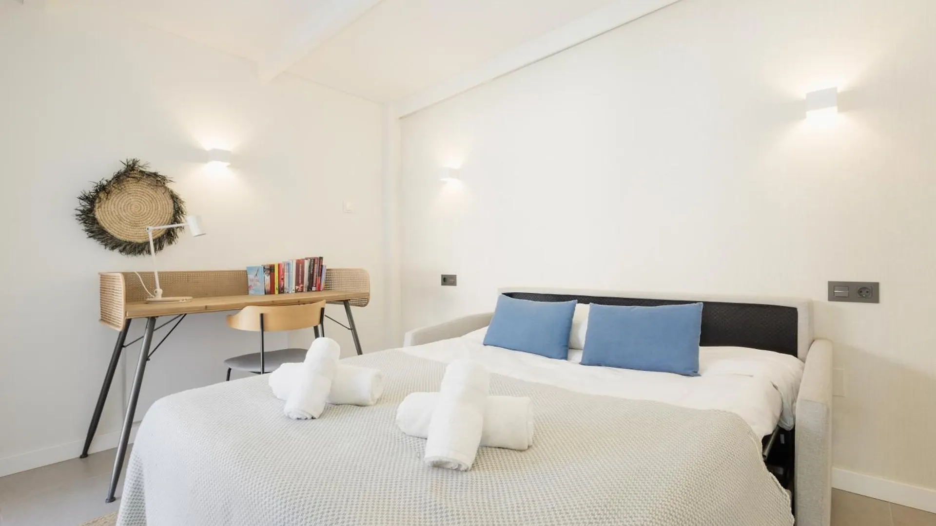 Villa With Minimalist Decor, Pool And Bbq, Two Minutes' Walk From Costabella Beach ماربيا
