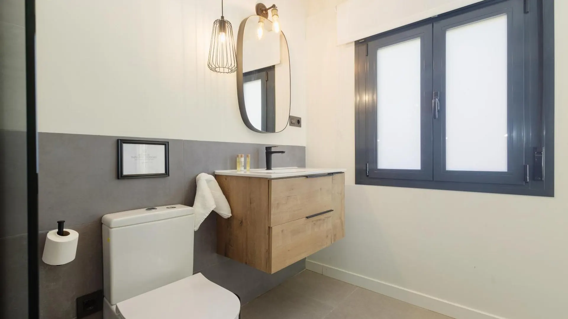 Villa With Minimalist Decor, Pool And Bbq, Two Minutes' Walk From Costabella Beach Marbella