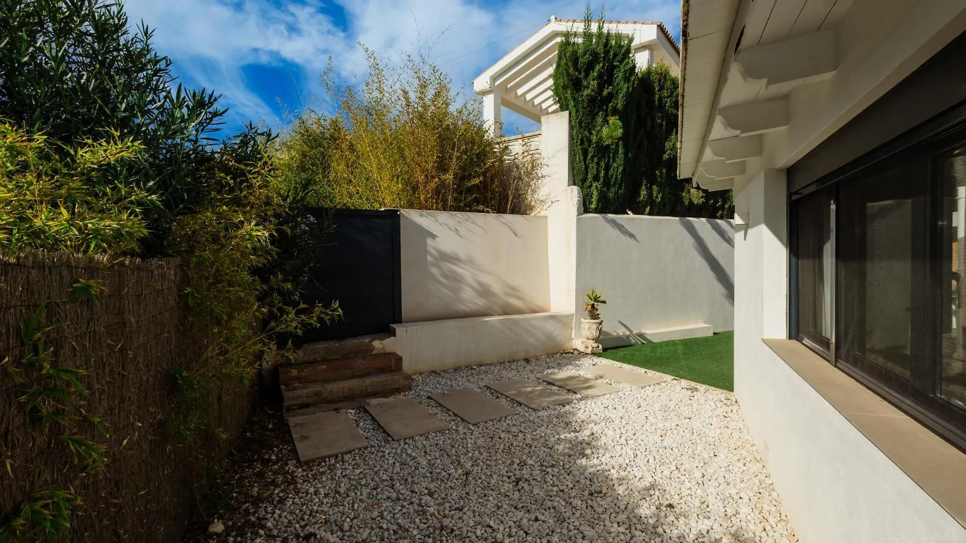 Villa With Minimalist Decor, Pool And Bbq, Two Minutes' Walk From Costabella Beach Marbella 0*,